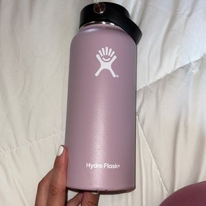32oz light pink hydro flask. Minor dents.